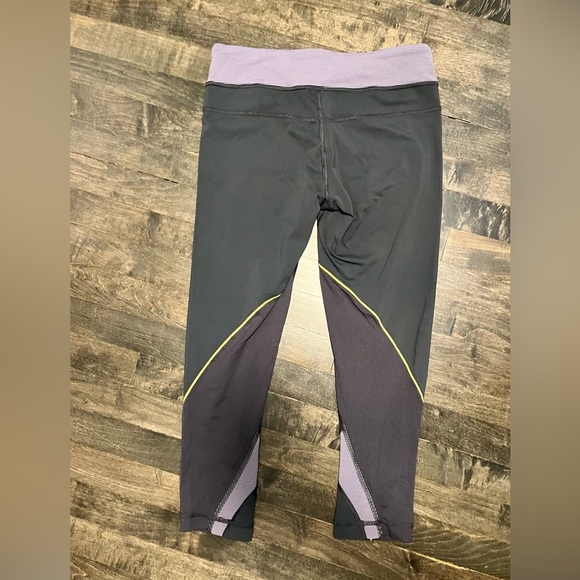 Lululemon Gray & Purple Calf-Length Running Pants – Size 6 - Picture 2 of 2
